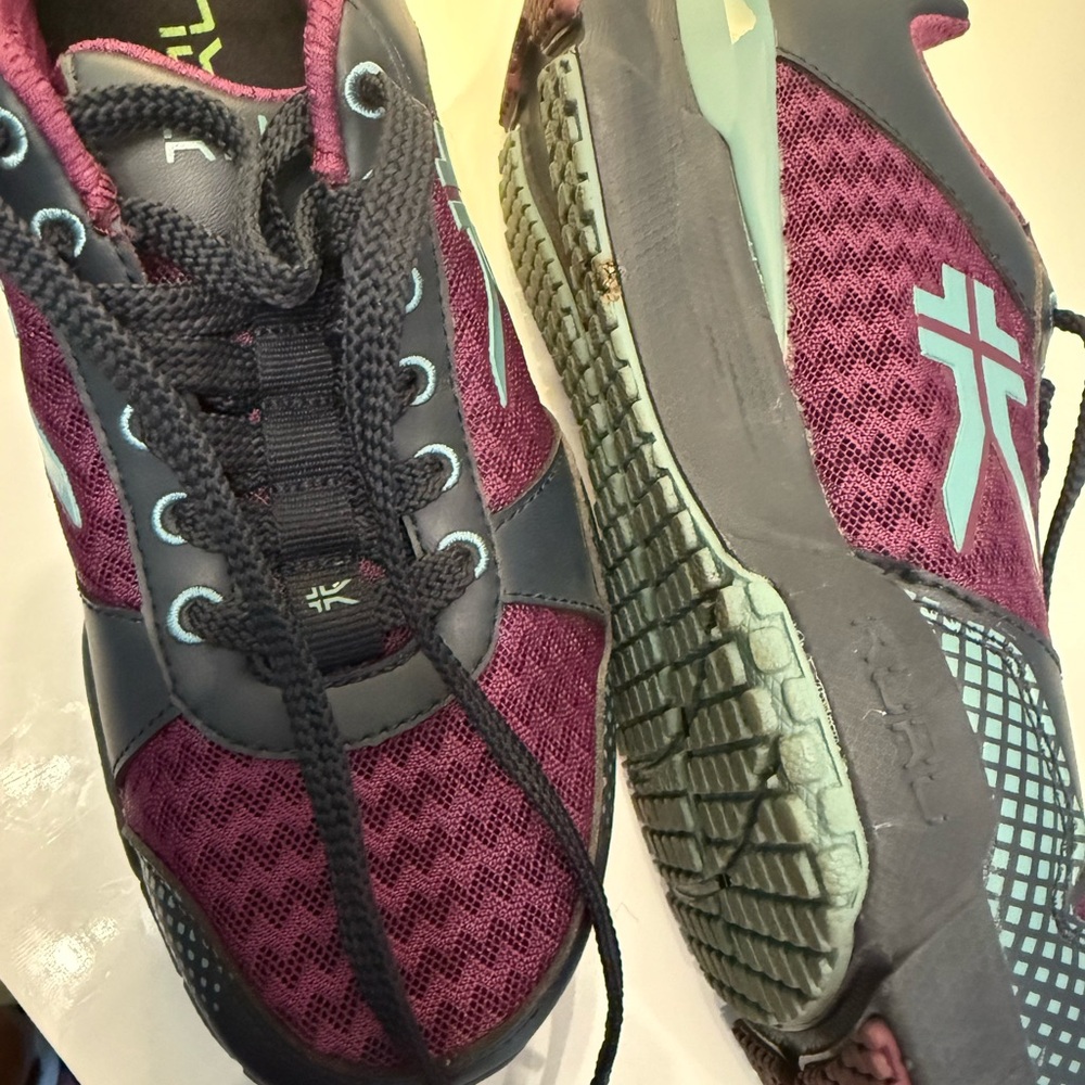 Kuru Hiking shoes 6.5 wide
